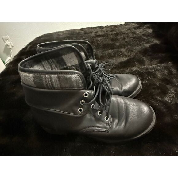 Torrid Black Foldover Plaid Inside Combat Ankle Boots Booties Size 9 - Picture 1 of 4